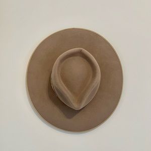 Size M Lack of Color hat. Only worn a few times. I thiink it’s the rancher hat.